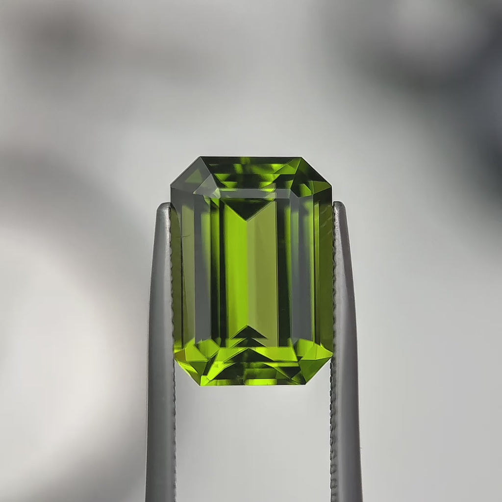 8.73 ct. Natural Peridot